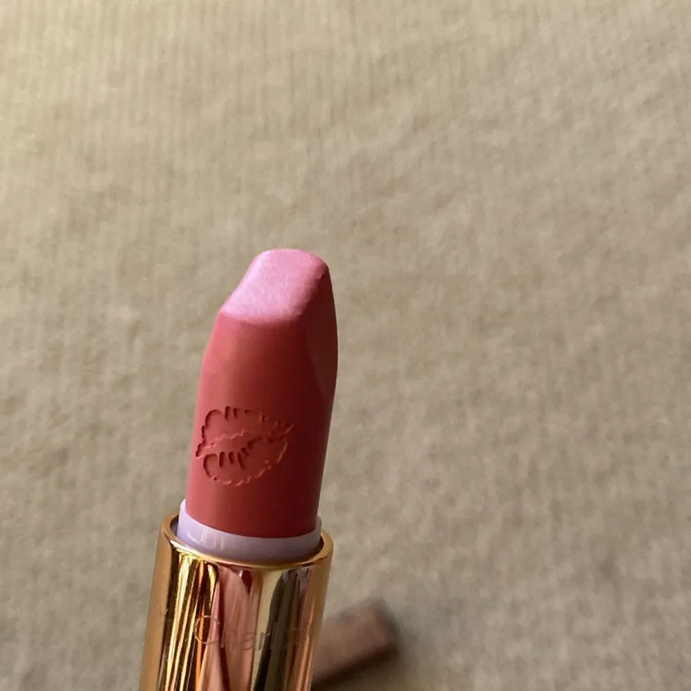 Charlotte Tilbury Matte Revolution Hot Lips Kidman’s Kiss Rose Pink Lipstick